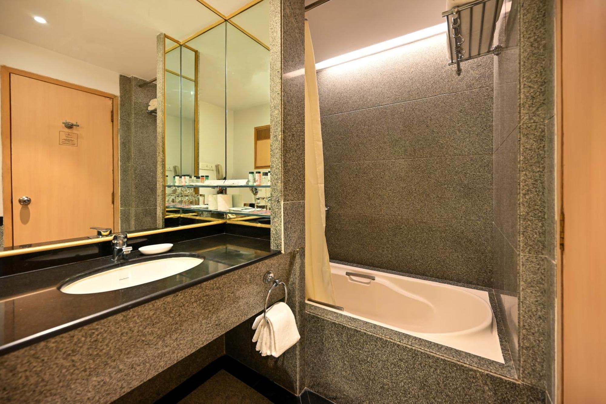 Fariyas Hotel Mumbai , Colaba Экстерьер фото